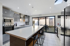 Thirlmere House - Air Host & Stay - 5 Bedrooms